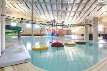 Hotel King's Pointe Waterpark Resort