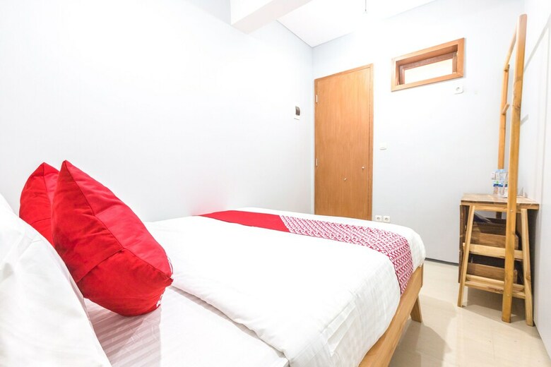 Hostal Oyo 506 Moes Residence