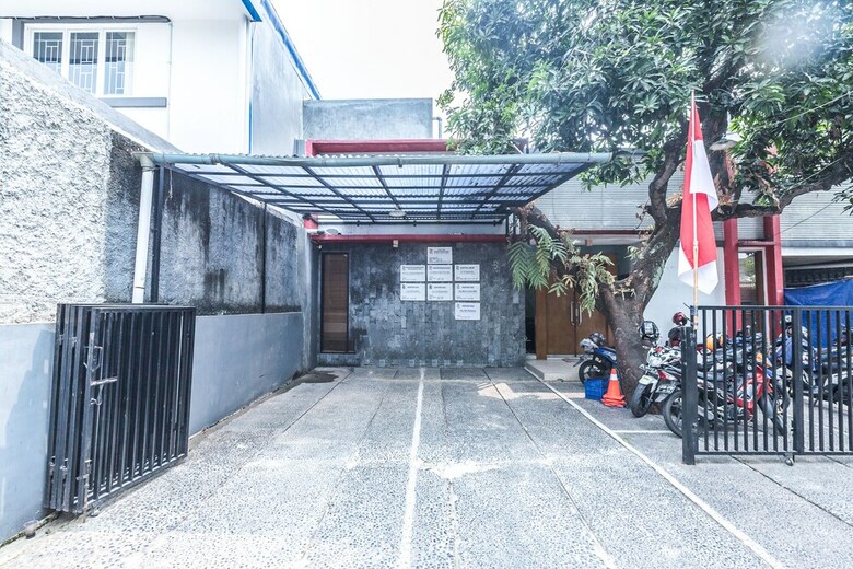 Hostal Oyo 506 Moes Residence