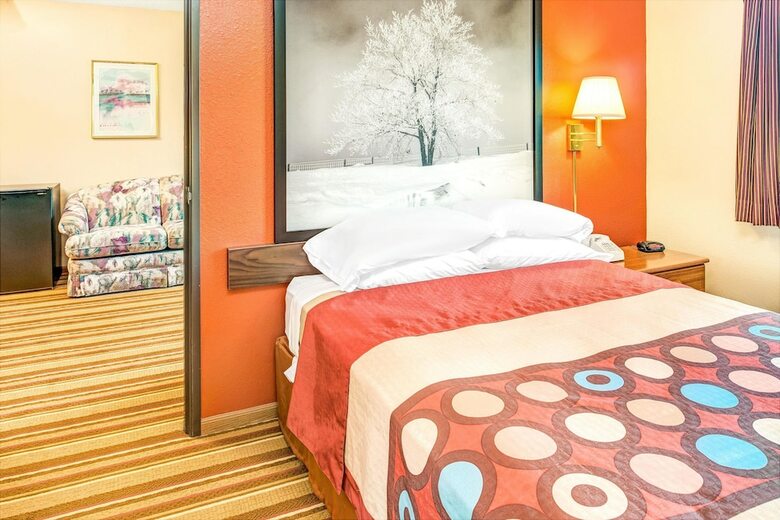 Hotel Super 8 By Wyndham Blair