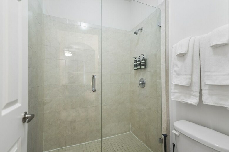 Kasa Davie Apartments