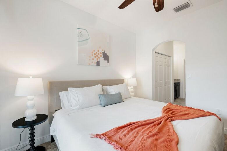 Kasa Davie Apartments