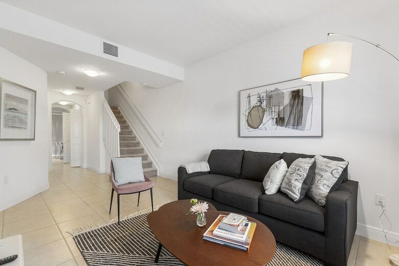 Kasa Davie Apartments