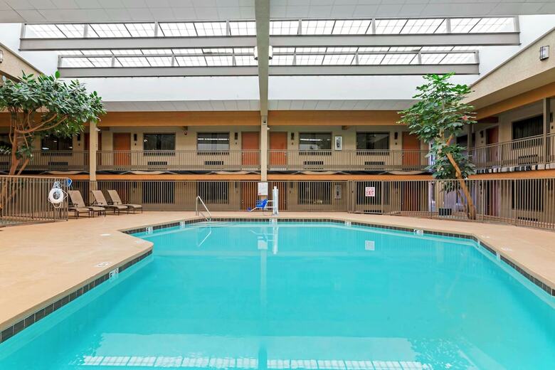 Best Western Plus Raton Hotel