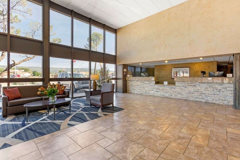 Best Western Plus Raton Hotel