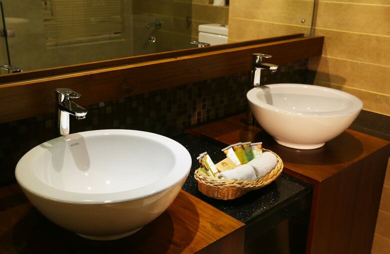 Hotel Randholee Resort & Spa