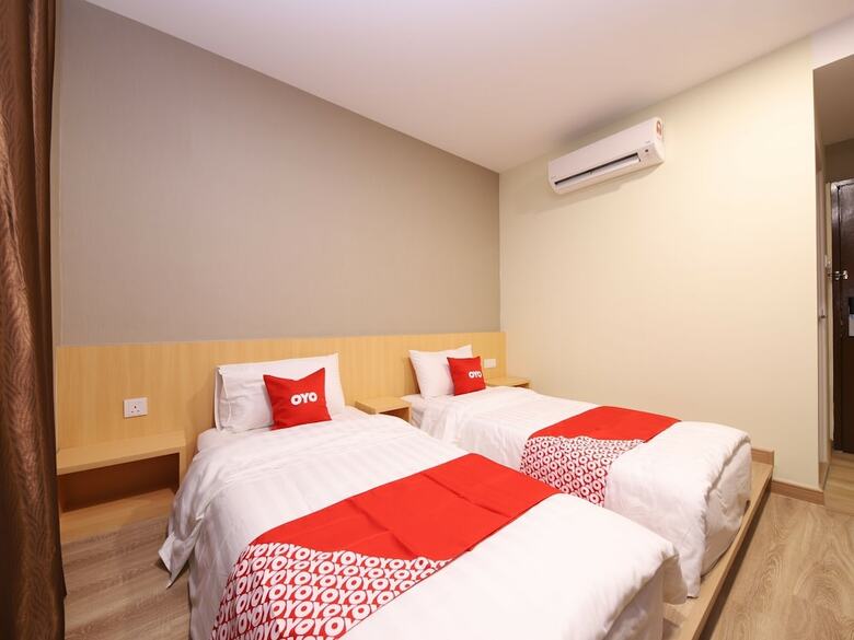 Oyo 89420 Hotel 101