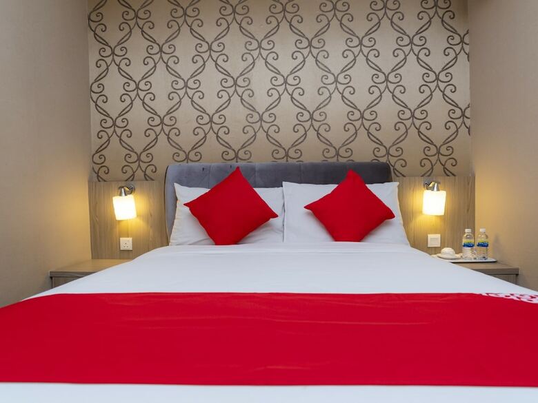 Oyo 89420 Hotel 101