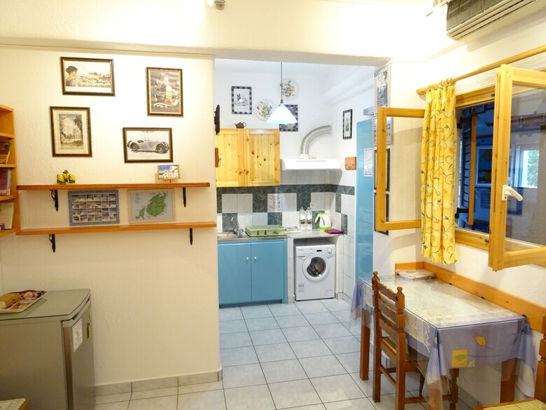 Kontaratos Studios & Apartments