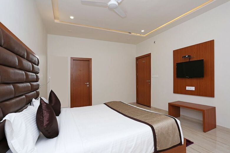 Hotel Paras Royale