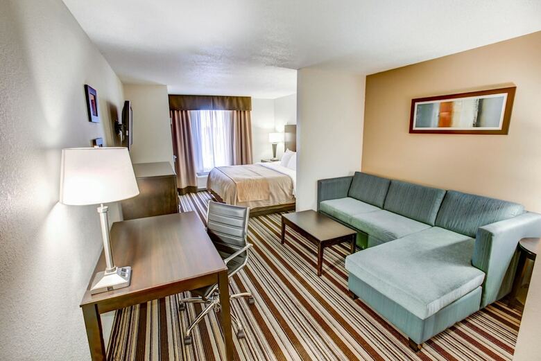 Hotel Comfort Inn & Suites