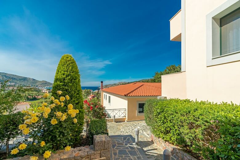 Aparthotel Ai Yannis Suites And Apartments Hotel