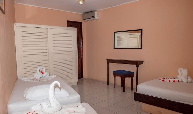 Hotel Y Cabinas El Coral