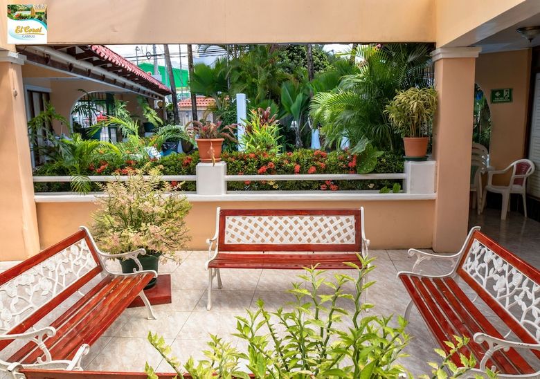 Hotel Y Cabinas El Coral