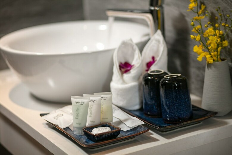 Shining Central Hotel & Spa