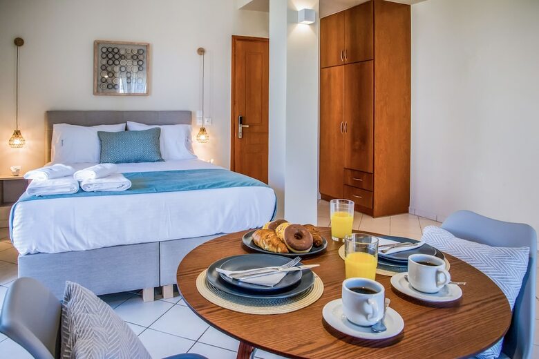 Hotel Gianthea Studios And Apt