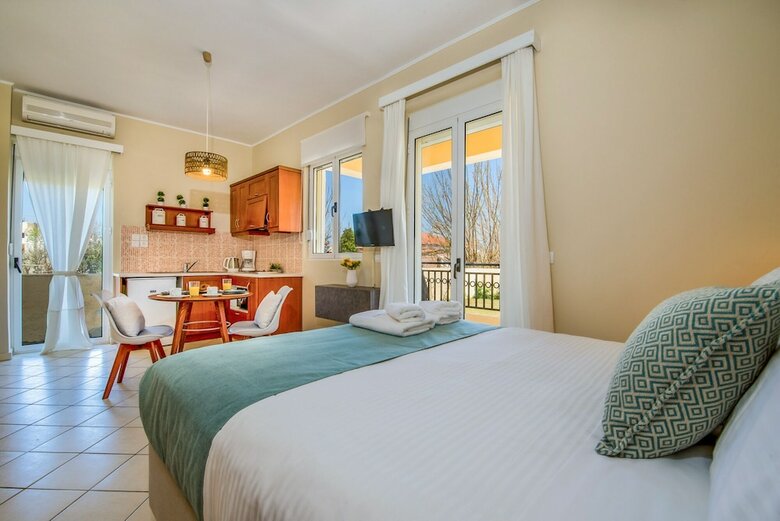 Hotel Gianthea Studios And Apt