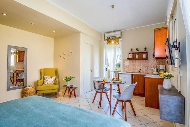 Hotel Gianthea Studios And Apt