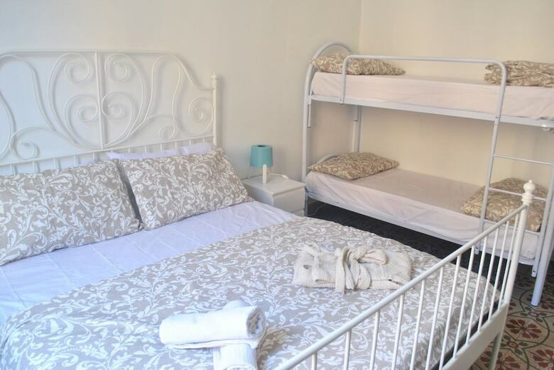 Hostal Sunrise Hostel & Rooms