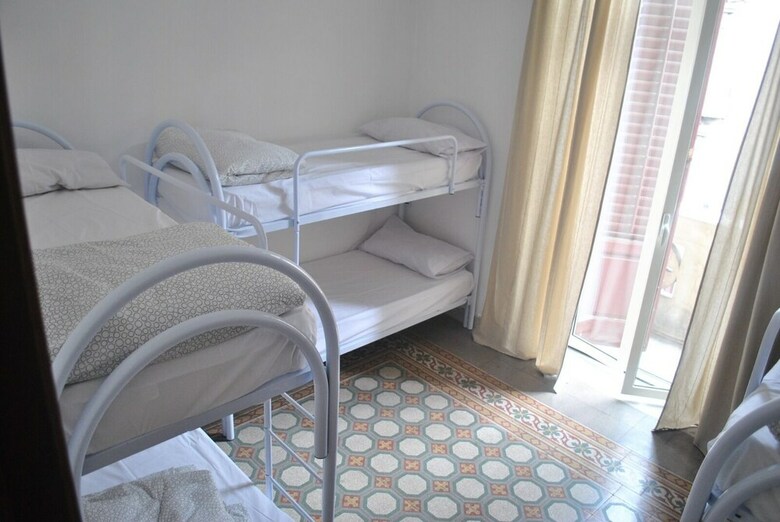 Hostal Sunrise Hostel & Rooms