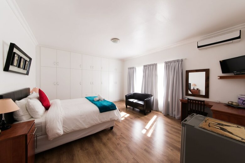 Hotel Nama White Guest House