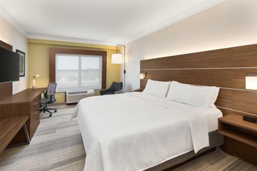 Holiday Inn Express Hotel & Suites Byron