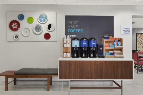 Holiday Inn Express Hotel & Suites Byron