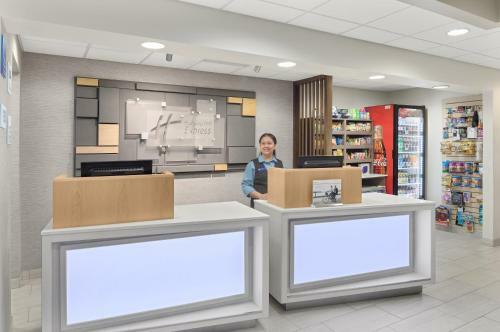 Holiday Inn Express Hotel & Suites Byron