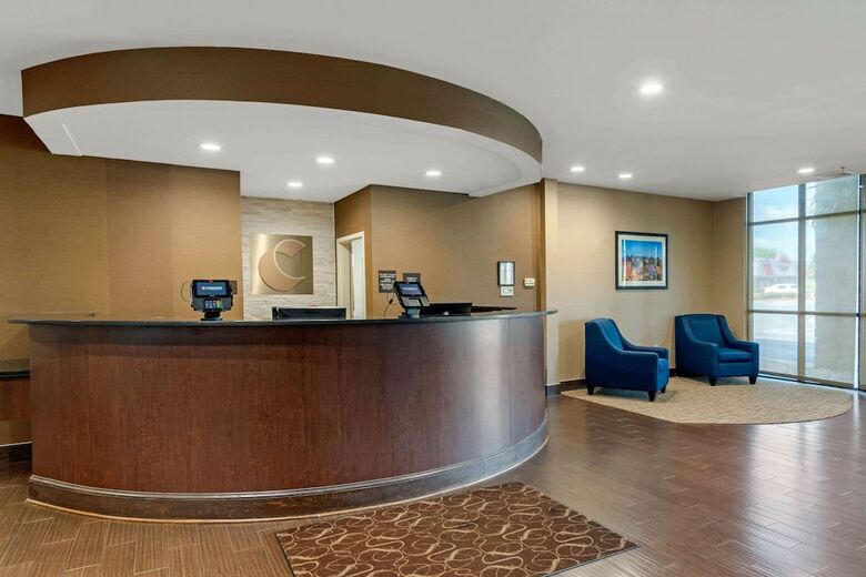 Hotel Comfort Suites Byron