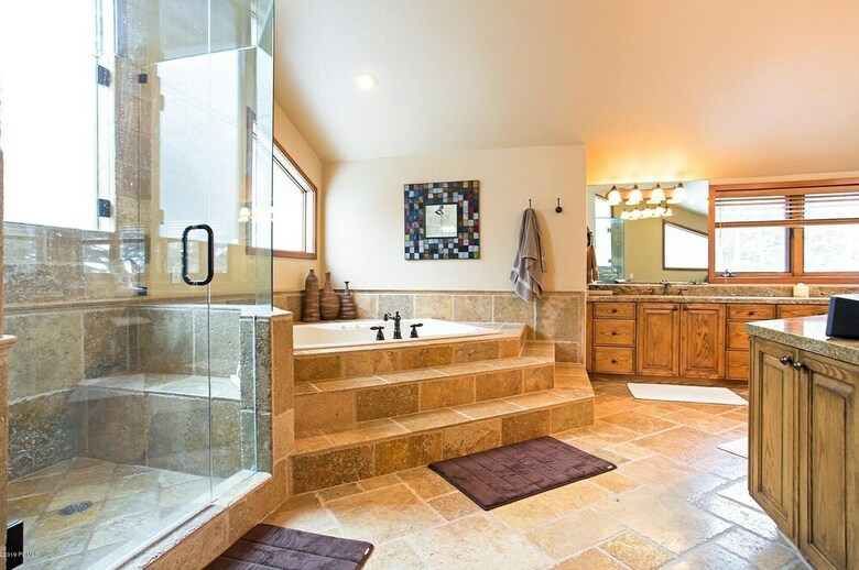 3390 Sun Ridge Dr