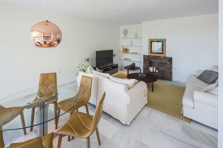 Apartamentos Marbella Real 2 Bedroom Seaside