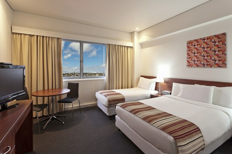 Macleay Hotel
