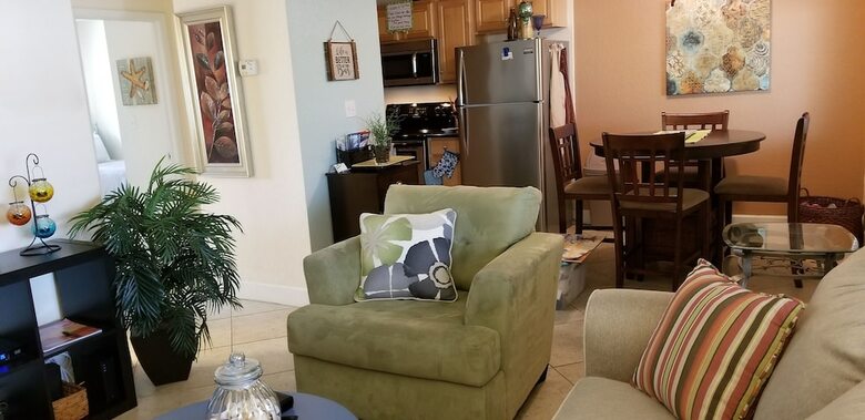 St.pete Beach Condo - 5 Min Walk To Beach