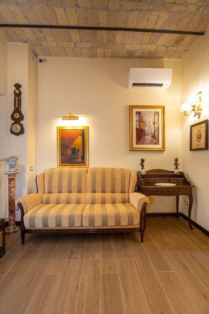 Hotel Kings Home In Rome
