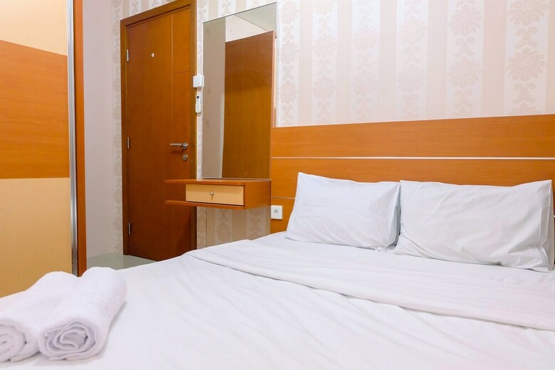 Compact 2br Woodland Park Apartment