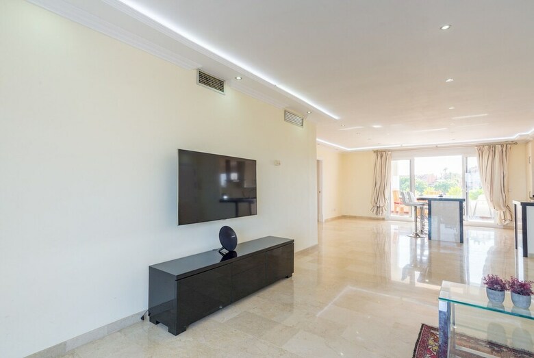 Malagasuite Marbella Solarium & Pool Apartment