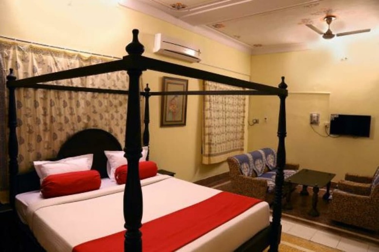 Hotel Ambavgarh Palace