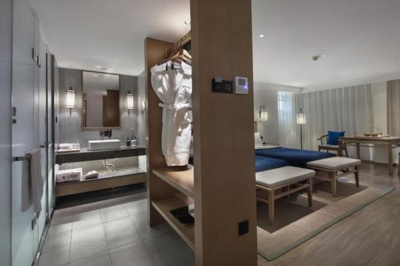 Qianna Bianyuan Hotel