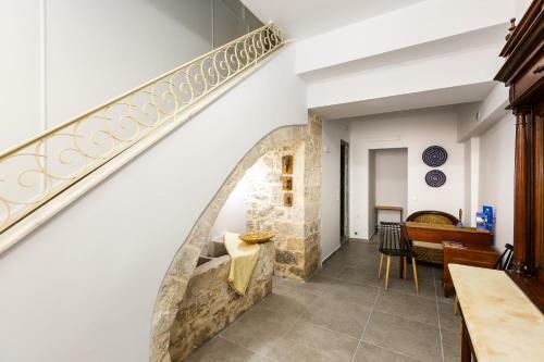 Ink Hotel Phos