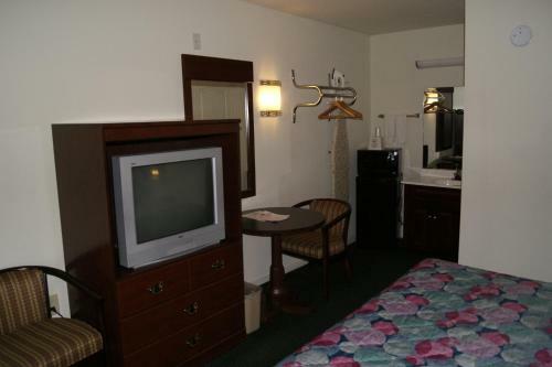 Motel American Inn And Suites