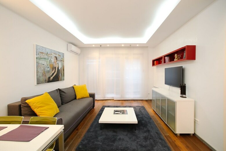 Status Superior Apartments