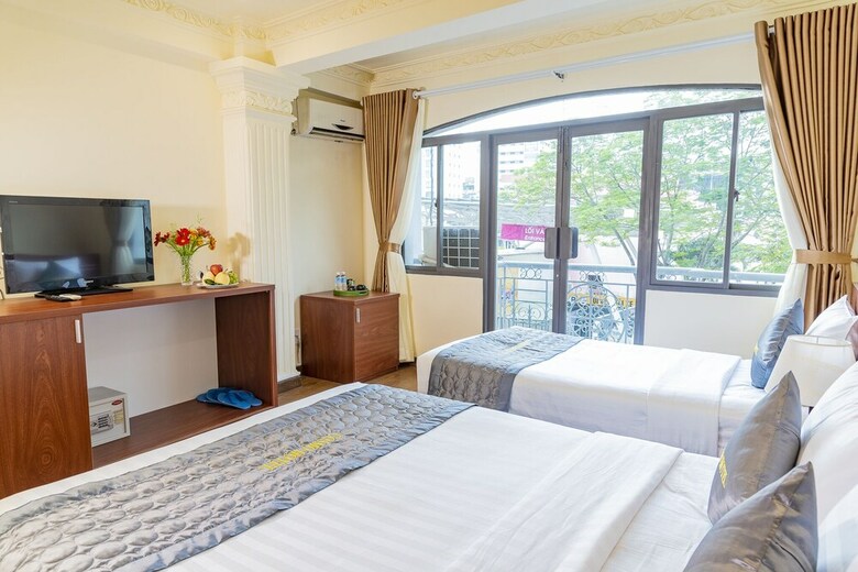 Cosmo Square Hotel
