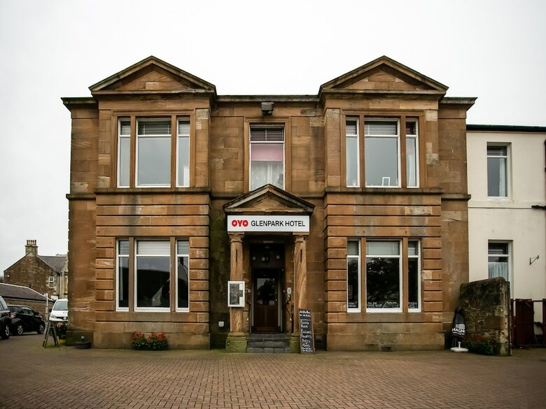 Oyo Glenpark Hotel