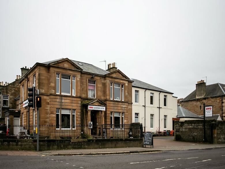 Oyo Glenpark Hotel