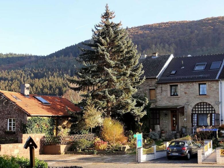 Hotel G�stehaus Burg Molbach