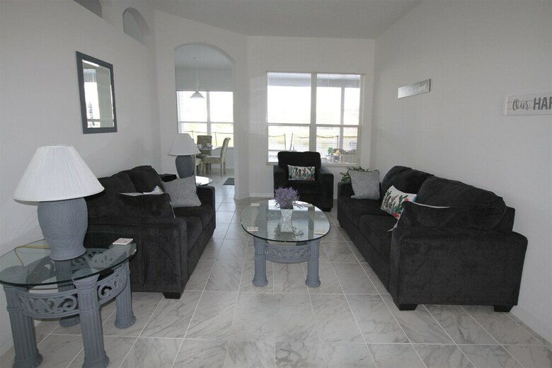 Large 5 Bed Villa With South Facing Pool Overlooking Water
