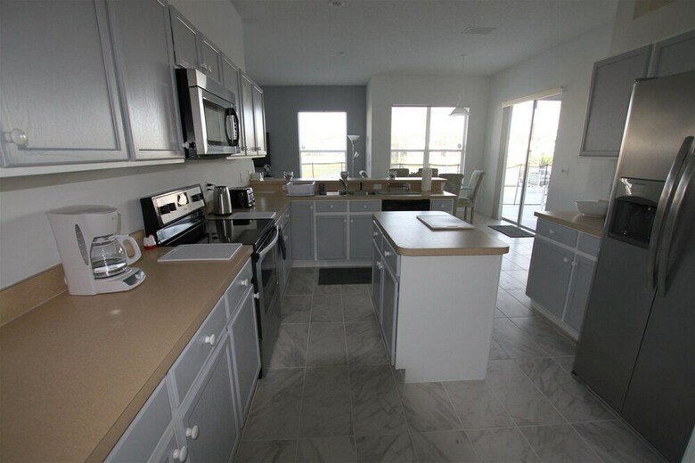 Large 5 Bed Villa With South Facing Pool Overlooking Water