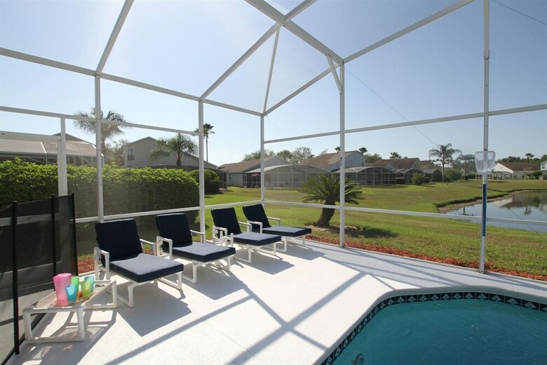 Large 5 Bed Villa With South Facing Pool Overlooking Water