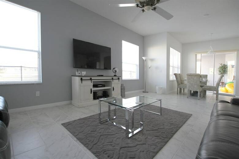 Large 5 Bed Villa With South Facing Pool Overlooking Water