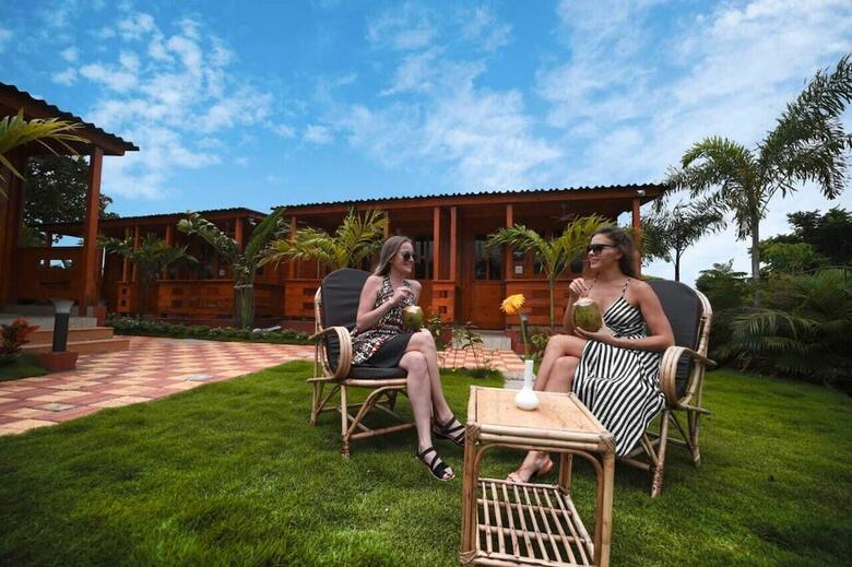 Hotel Grand Vatika Resort